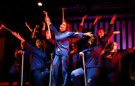 Kursiyerlerin sahne performansı Bornovalı tiyatroseverleri büyüledi