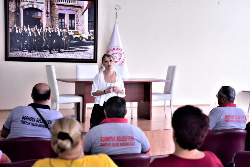 Bornova’da hayat ve hizmet kalitesini artıracak eğitimler