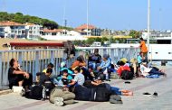 Çeşme'de 1 günde 6 operasyonda 127 göçmen yakalandı