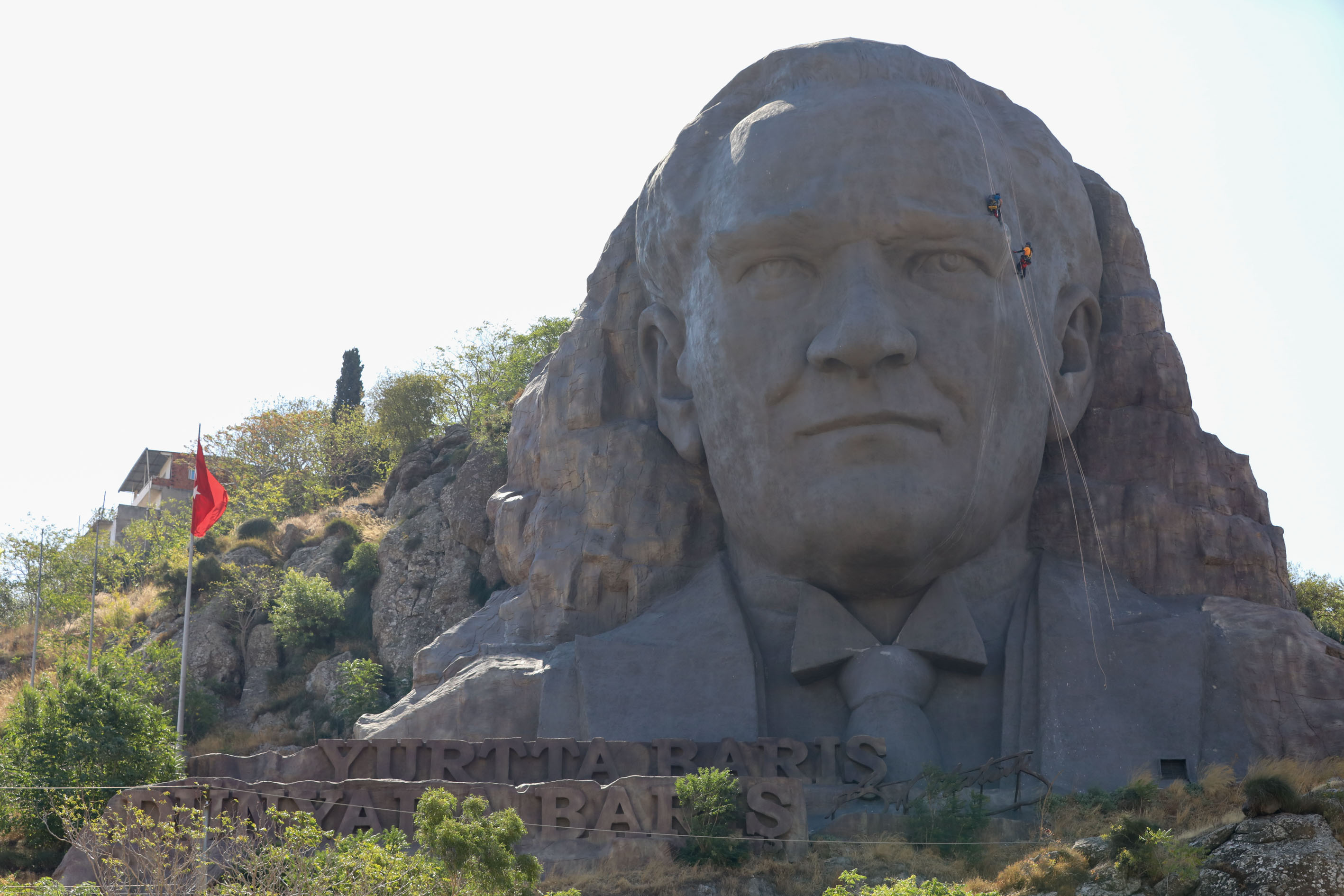 Buca Belediyesi’nden Atatürk Maskı’nda özel bakım çalışması