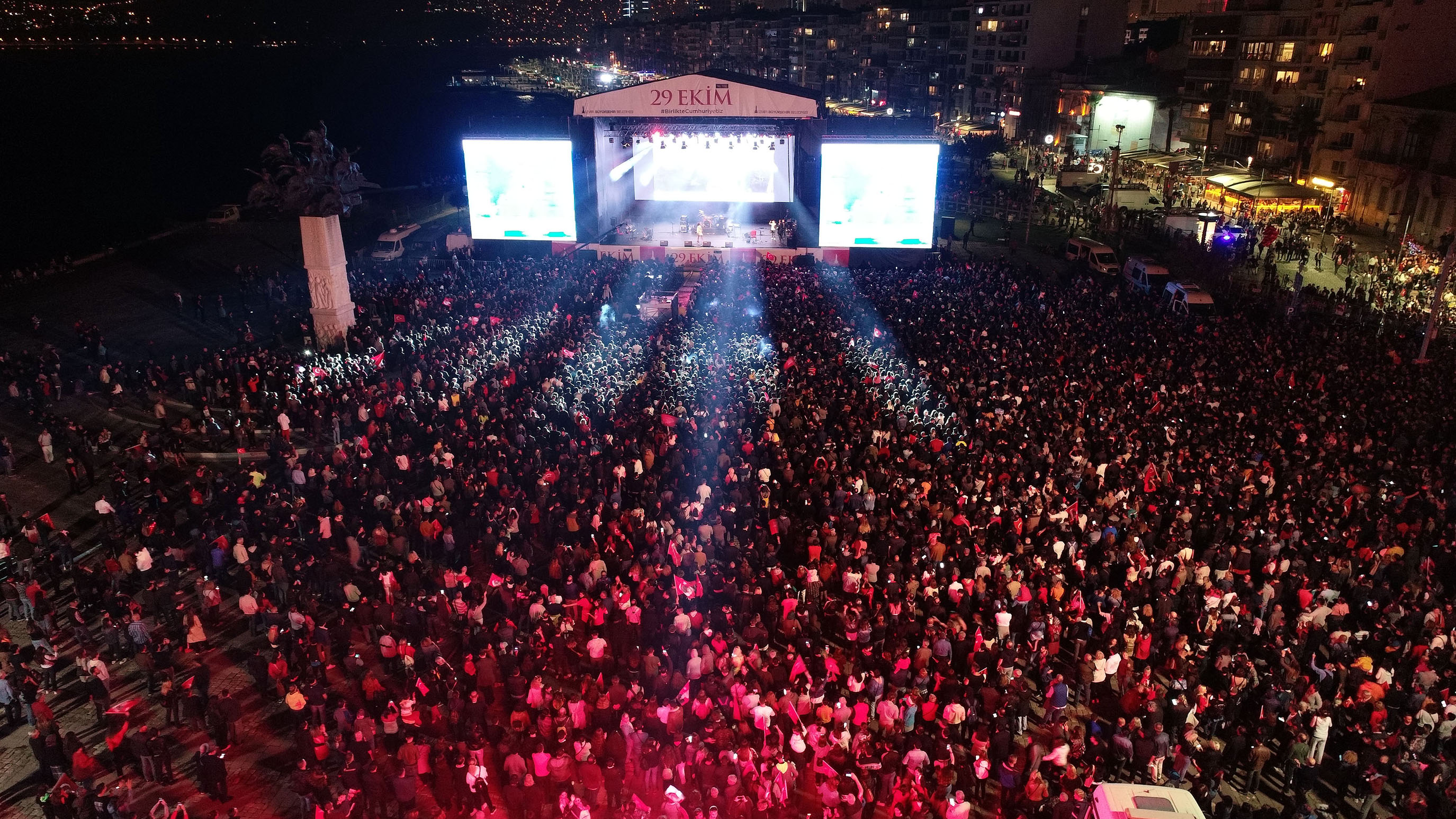 İzmir'de Cumhuriyet Bayramı Kutlamalarında Unutulmaz Final