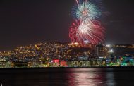 İzmir’de yüzüncü yıl coşkusuyla yer gök aydınlandı