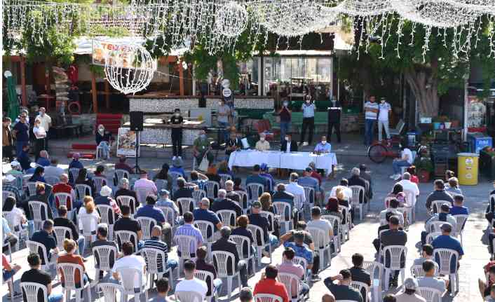 Foça Belediyesi, ilçe merkezi esnafıyla toplantı yaptı