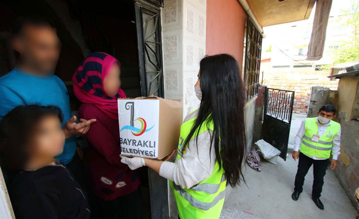 Bayraklı'da 16 bin aileye erzak desteği