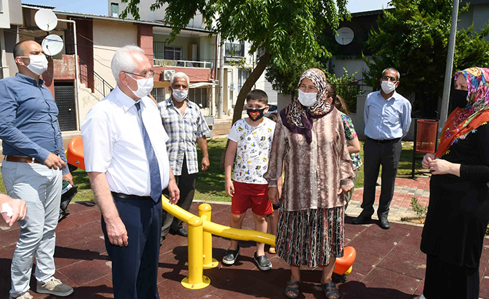 Karabağlar’da parklar baştan sona yenileniyor