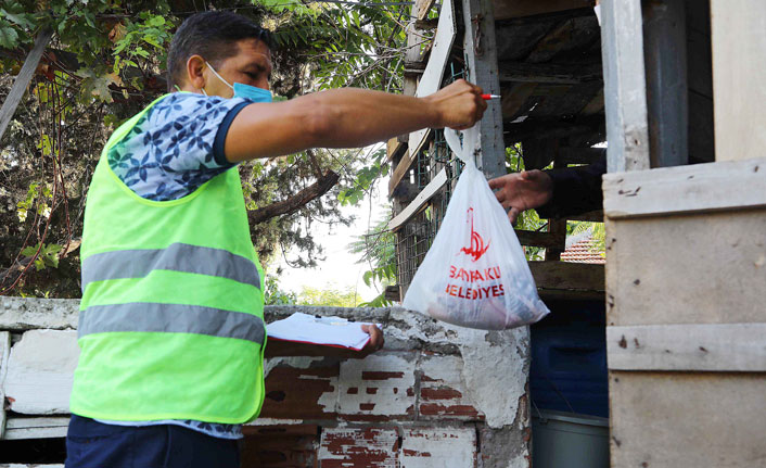 Bayraklı'da 2 bin 648 aileye gıda yardımı