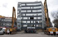 Cam binanın yıkımı başladı