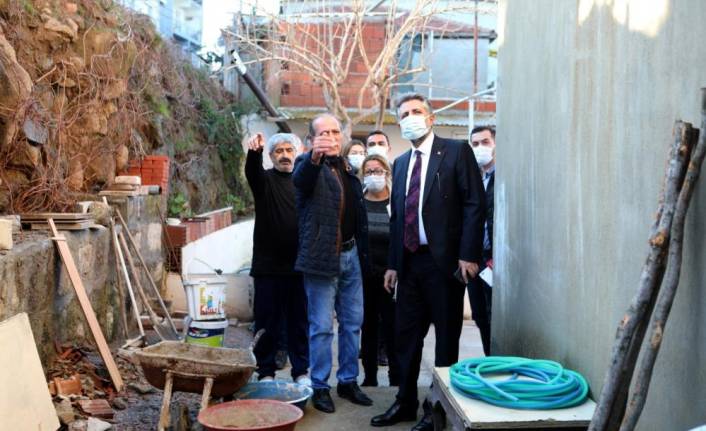 Başkan Sandal, sel felaketinden etkilenen vatandaşları ziyaret etti