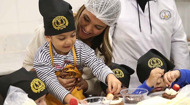 Karşıyakalı minikler pasta yapma atölyesinde