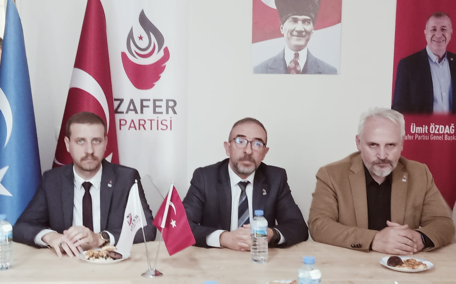 Zafer Partisi İzmir İl Başkanlığında Basın Toplantısı