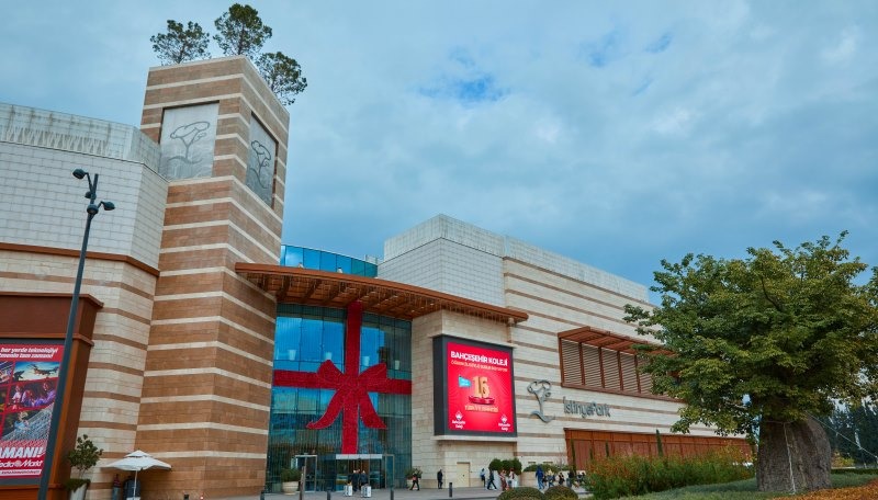 İstinyePark İzmir yeni yıla yenilenerek giriyor