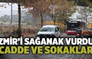 İzmir’i sağanak vurdu: Cadde ve sokaklar göle döndü